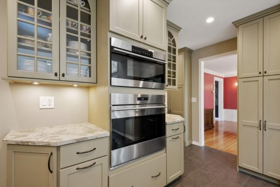 1460 Miami Road Benton Harbor, MI 49022 - Photo 6 of 39 06_1460Miami_177001_Kitchen_LowRes