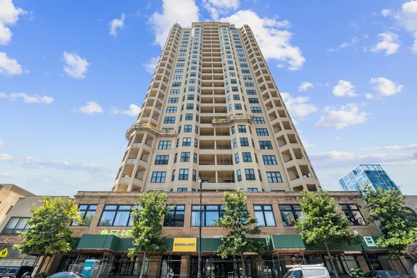 $375,000 | 1464 South Michigan Avenue, Unit 2103, Chicago, IL 60605