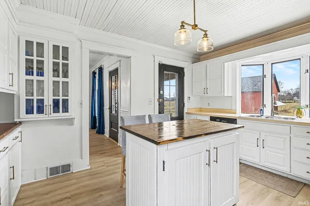 $359,900 | 11652 Dragoon Trail, Mishawaka, IN 46544