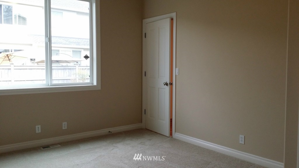 4658 Northeast 1st Court Renton, WA 98059 - Photo 10 of 19