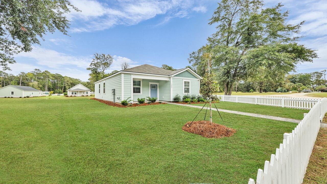 1009 Folly Road Summerton, SC 29148 - Photo 4 of 29 4_550a5658-1