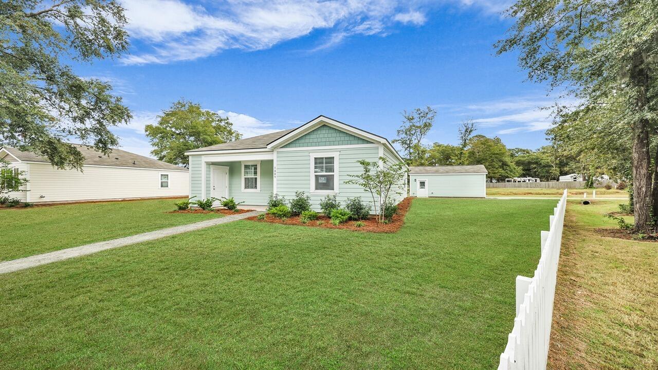 1009 Folly Road Summerton, SC 29148 - Photo 6 of 29 12_550a5678-1
