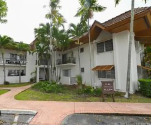 $299,000 | 9402 Southwest 77th Avenue, Unit L8, Miami, FL 33156