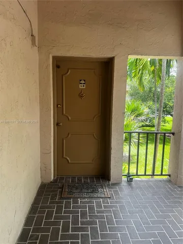 $299,000 | 9402 Southwest 77th Avenue, Unit L8, Miami, FL 33156