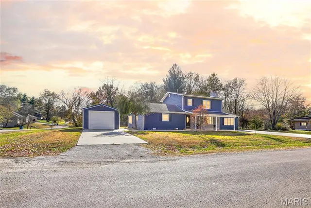 $395,000 | 1692 Aloha Drive, Worden, IL 62097