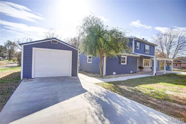 $395,000 | 1692 Aloha Drive, Worden, IL 62097