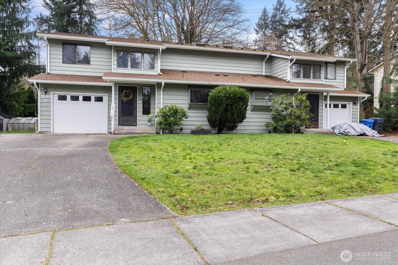 1282 Northwest Lanyard Loop, Unit 2 Oak Harbor, WA 98277 - Photo 32 of 32 front view of a house with a yard