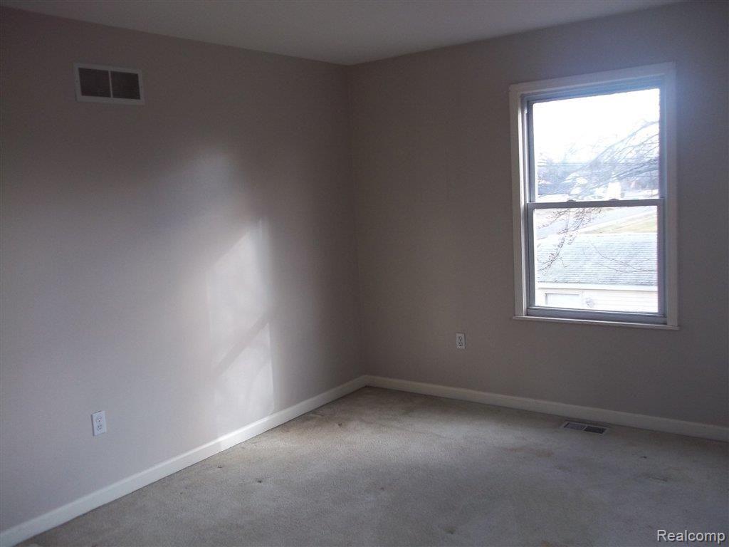 14613 Allen Road Southgate, MI 48195 - Photo 18 of 20 100_4458.JPG