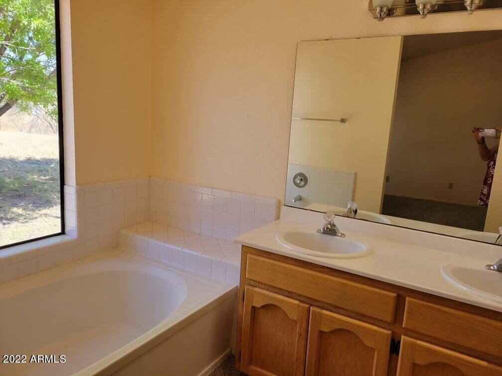 3821 East Keeling Road Hereford, AZ 85615 - Photo 16 of 24 MASTER BATH
