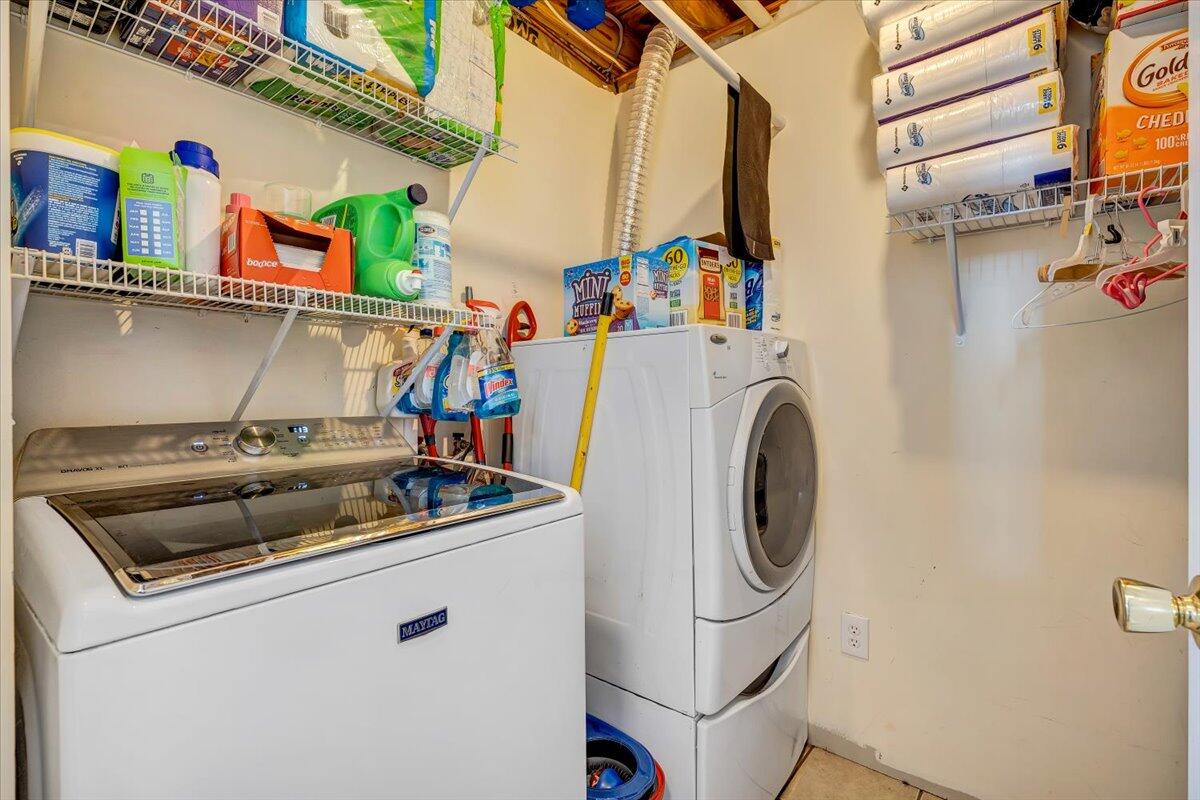 1522 Mountain View Road Vinton, VA 24179 - Photo 24 of 32 a utility room with dryer and washer