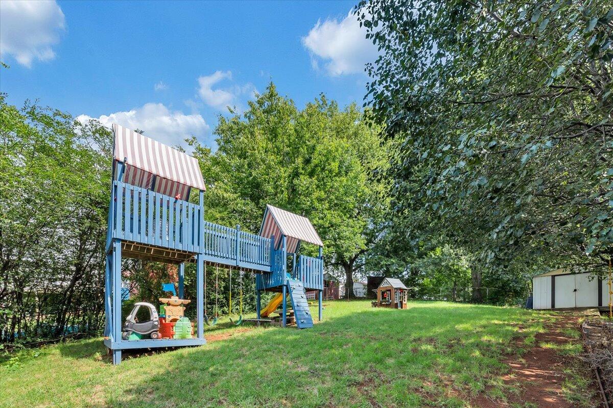 1522 Mountain View Road Vinton, VA 24179 - Photo 26 of 32 a view of a house with a yard porch and sitting area