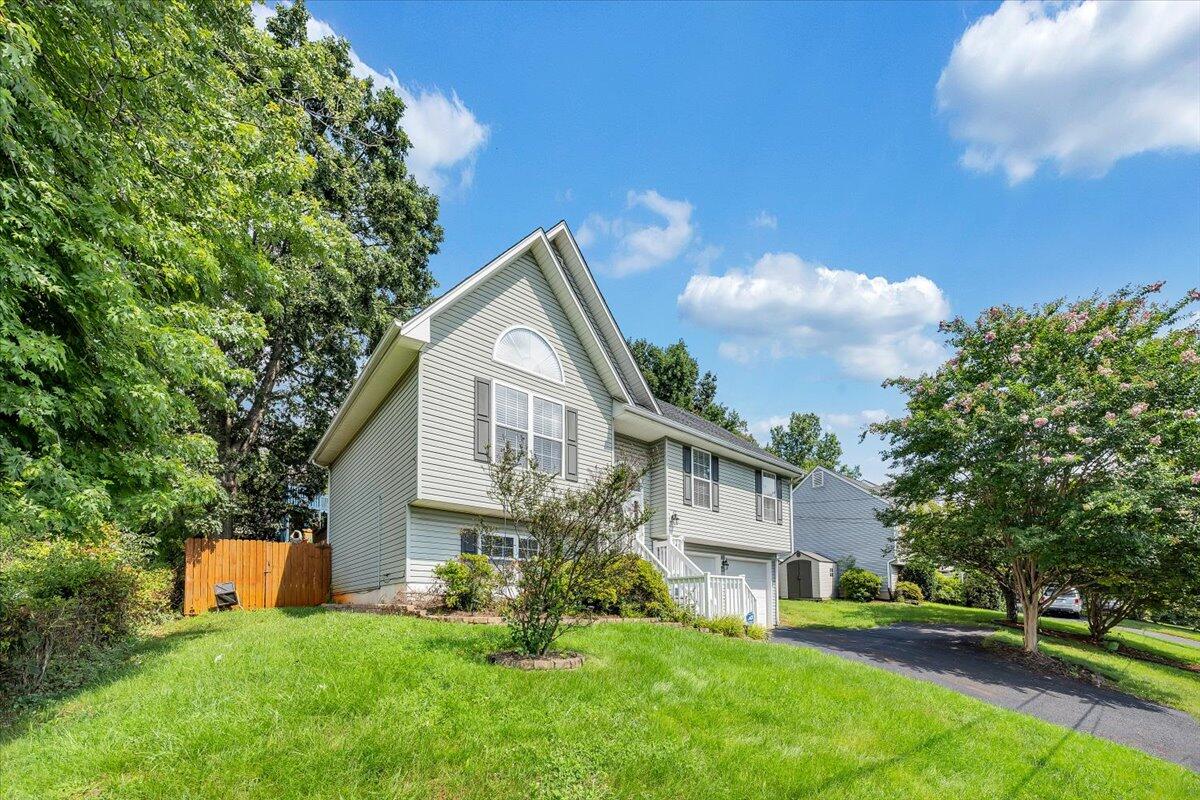 1522 Mountain View Road Vinton, VA 24179 - Photo 31 of 32 a view of a yard in front of house