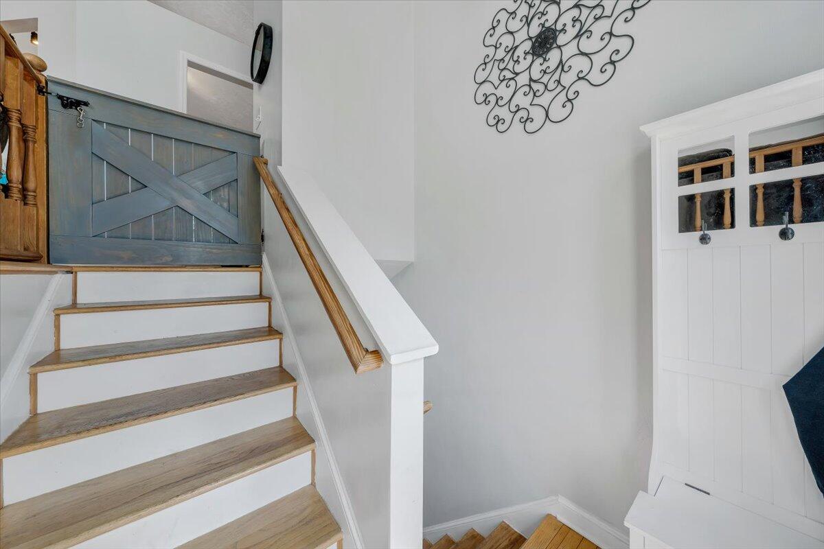1522 Mountain View Road Vinton, VA 24179 - Photo 4 of 32 a view of entryway