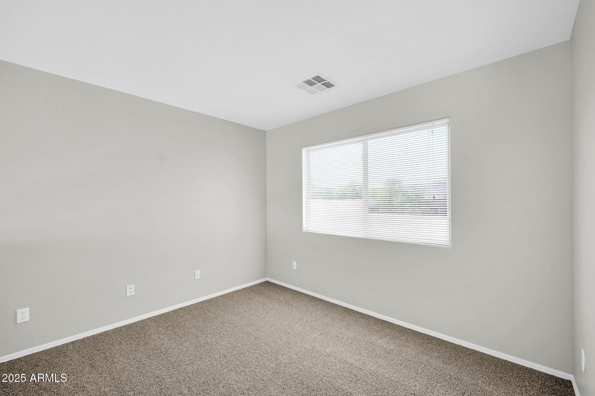 2605 West Darrel Road Phoenix, AZ 85041 - Photo 14 of 33 an empty room with a window