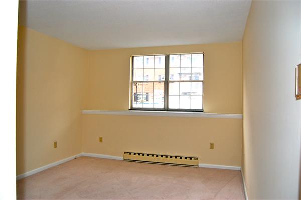 26 Leonard Road, Unit 26 Boxborough, MA 01719 - Photo 4 of 10 an empty room with a window
