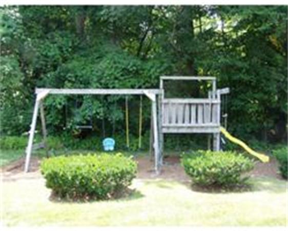 26 Leonard Road, Unit 26 Boxborough, MA 01719 - Photo 8 of 10 a garden view with a sitting space
