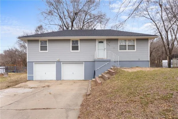 $229,000 | 406 Southeast 21st Street, Oak Grove, MO 64075
