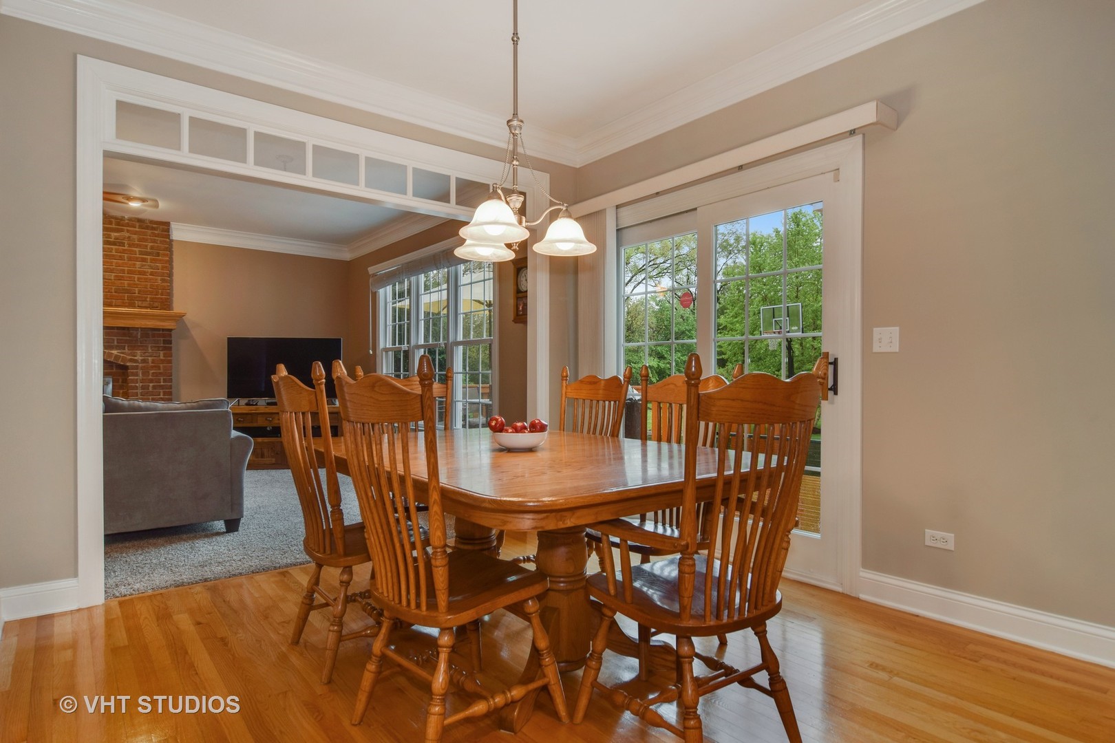 612 Pershing Avenue Wheaton, IL 60189 - Photo 6 of 27