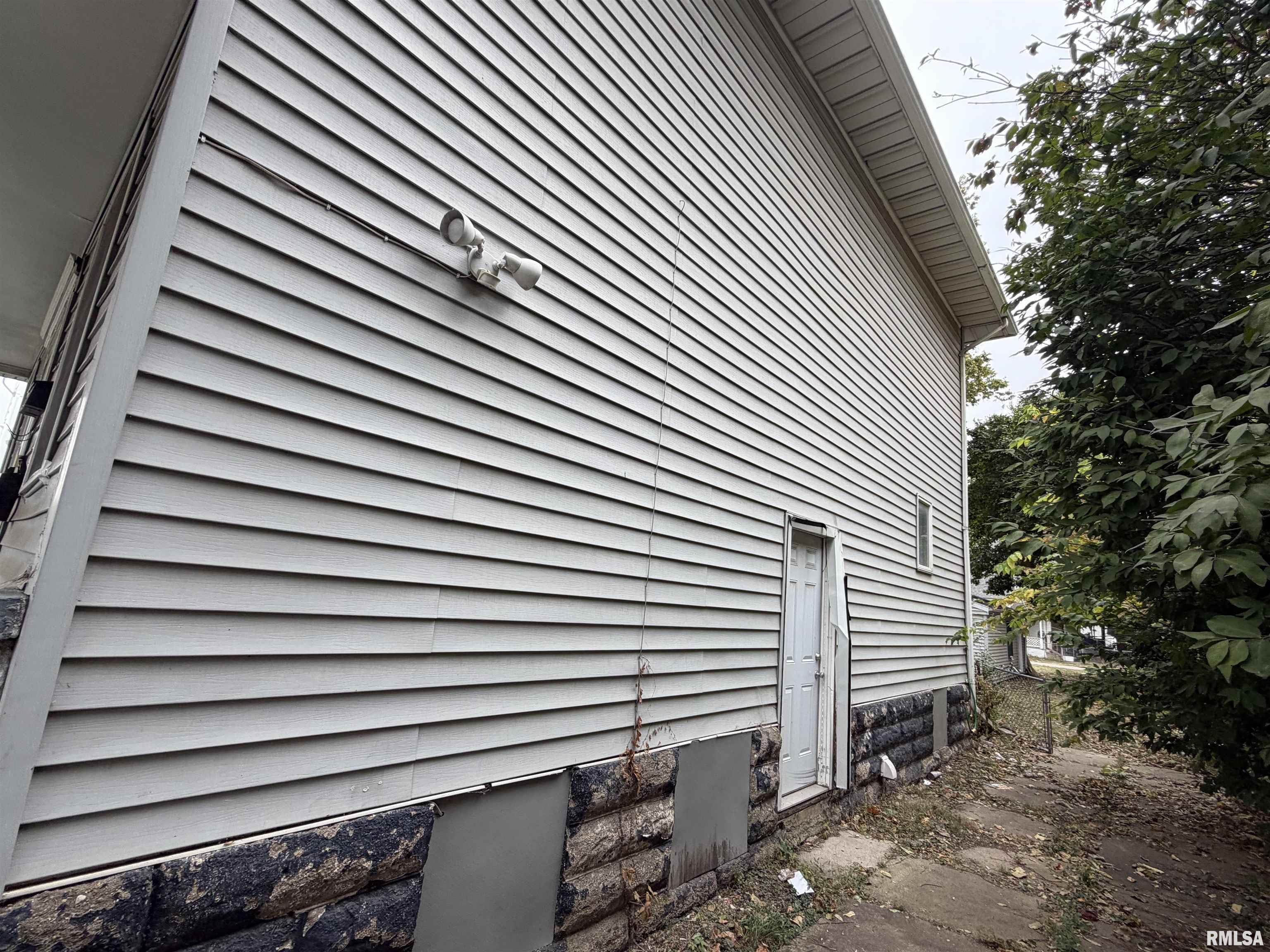 1205 East Converse Street Springfield, IL 62702 - Photo 2 of 16