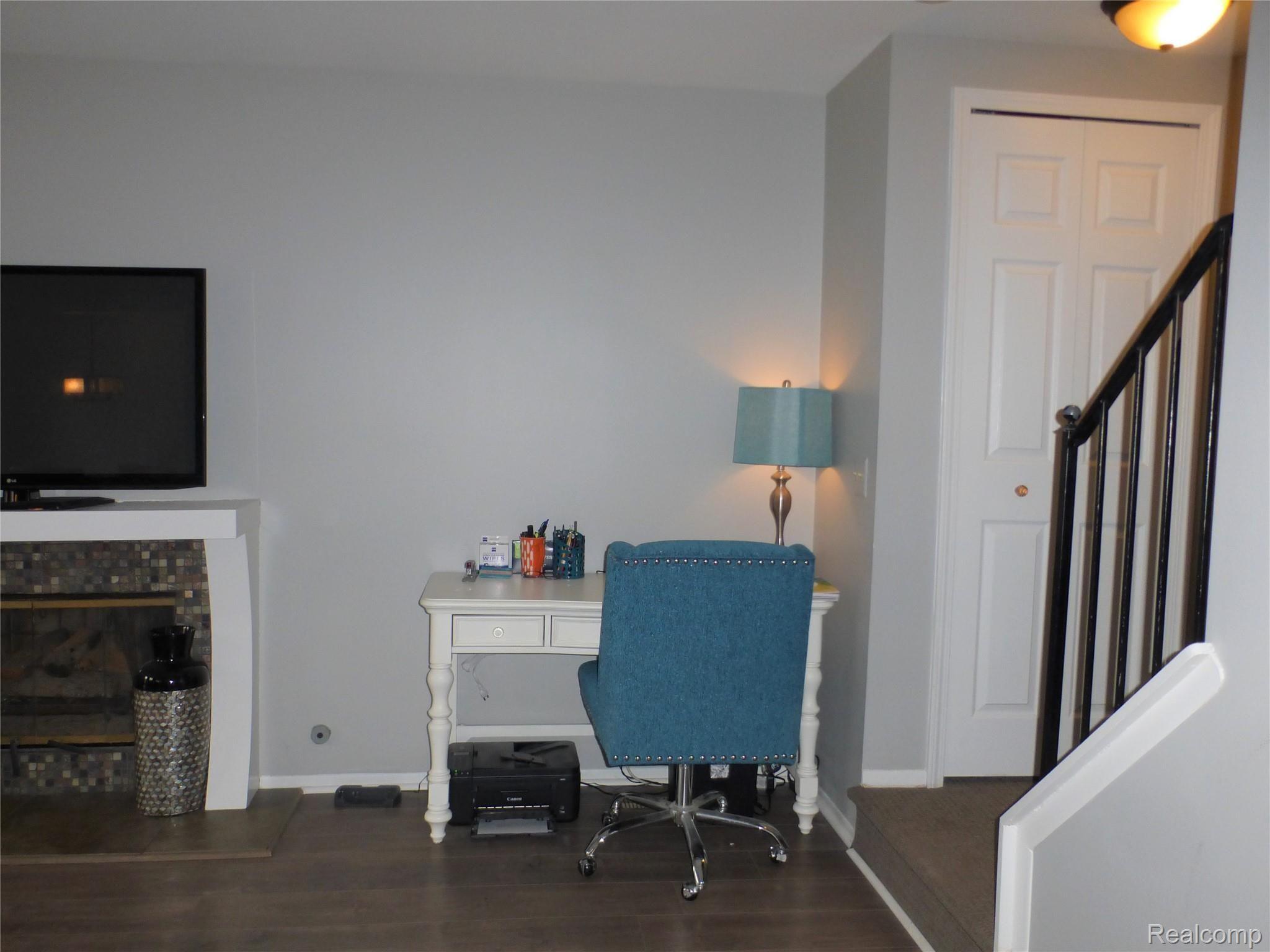 230 Pine Tree Ridge, Unit 3 Waterford, MI 48327 - Photo 7 of 34 Pretty interior doors