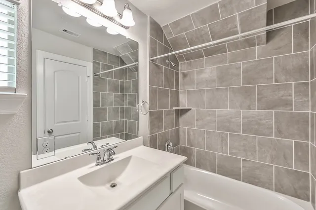 $3,000 | 10828 Brittmoore Oaks Place, Houston, TX 77043