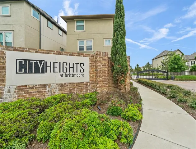 $3,000 | 10828 Brittmoore Oaks Place, Houston, TX 77043