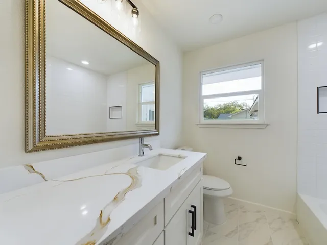 $3,200 | 2231 Latexo Drive, Houston, TX 77018