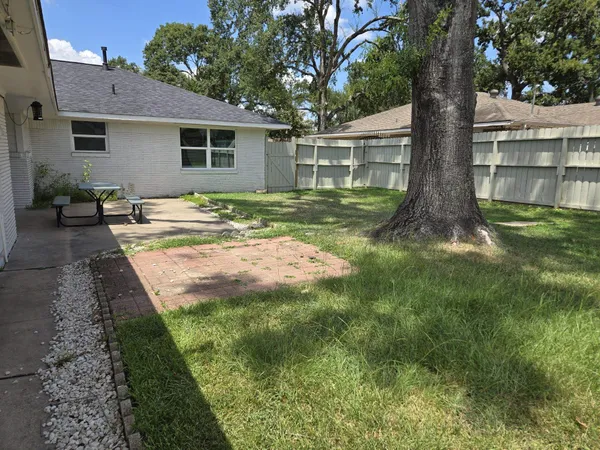 $3,200 | 2231 Latexo Drive, Houston, TX 77018