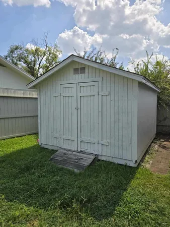 $3,200 | 2231 Latexo Drive, Houston, TX 77018