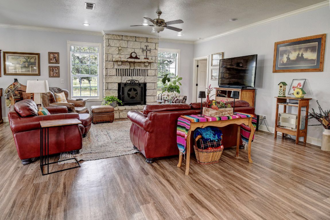 8500 Rosanky Road Waelder, TX 78959 - Photo 16 of 40 a living room with fireplace furniture and a flat screen tv