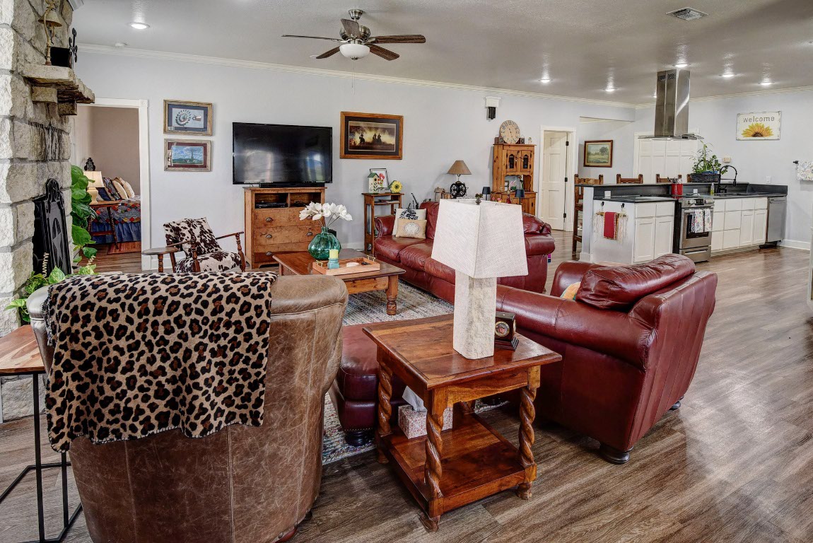 8500 Rosanky Road Waelder, TX 78959 - Photo 20 of 40 a living room with furniture a flat screen tv and kitchen view