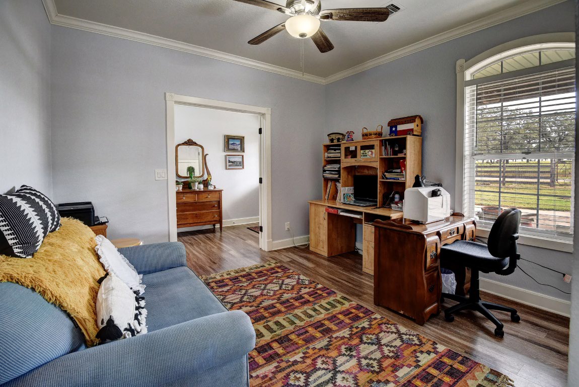 8500 Rosanky Road Waelder, TX 78959 - Photo 29 of 40 a living room with furniture and a window