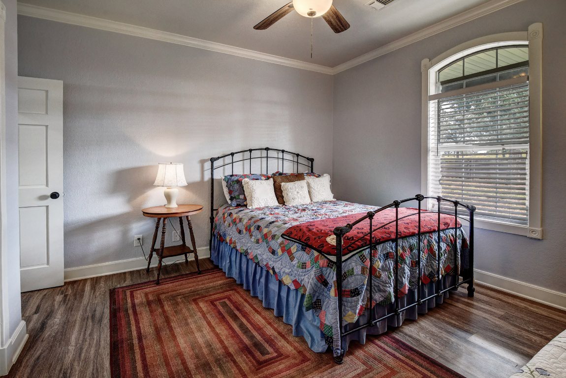 8500 Rosanky Road Waelder, TX 78959 - Photo 38 of 40 a bedroom with a bed and a lamp on dresser