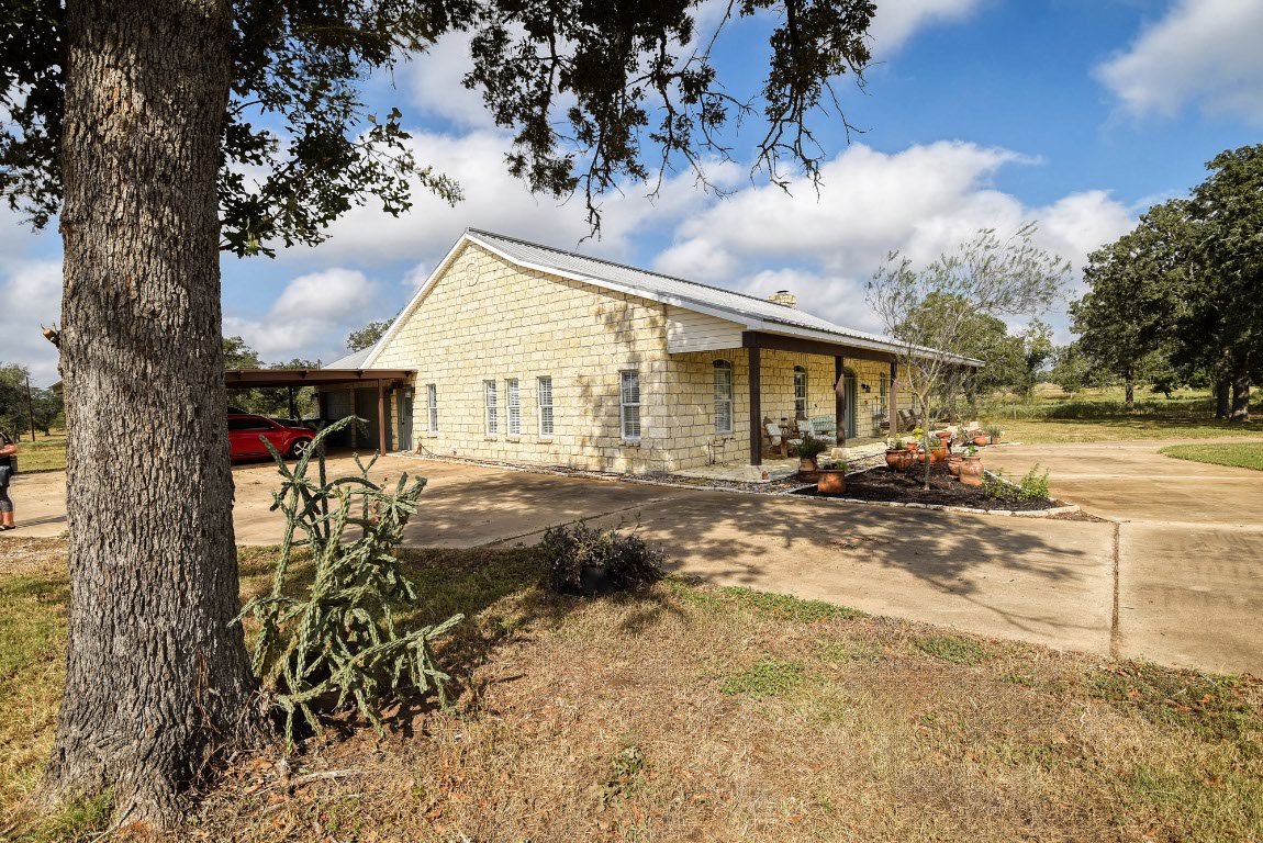 8500 Rosanky Road Waelder, TX 78959 - Photo 8 of 40 a view of a house with a patio