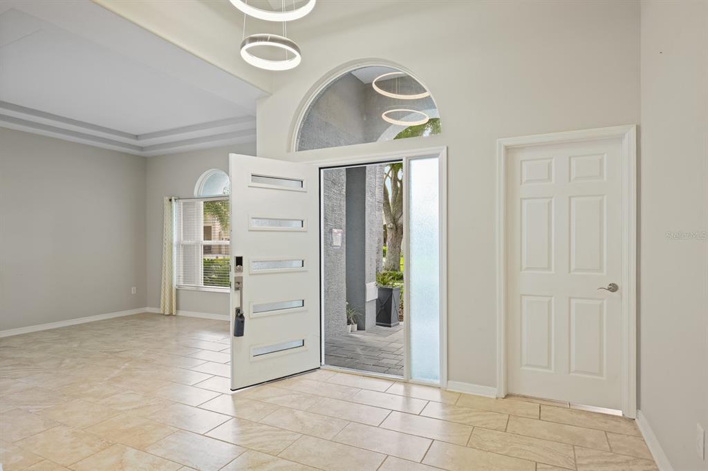 5208 Laurel Pointe Drive Valrico, FL 33596 - Photo 4 of 61