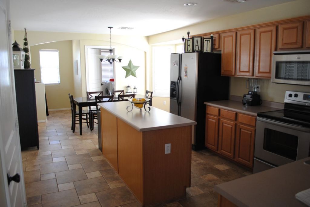 3353 East Warbler Road Gilbert, AZ 85297 - Photo 2 of 7 Kitchen
