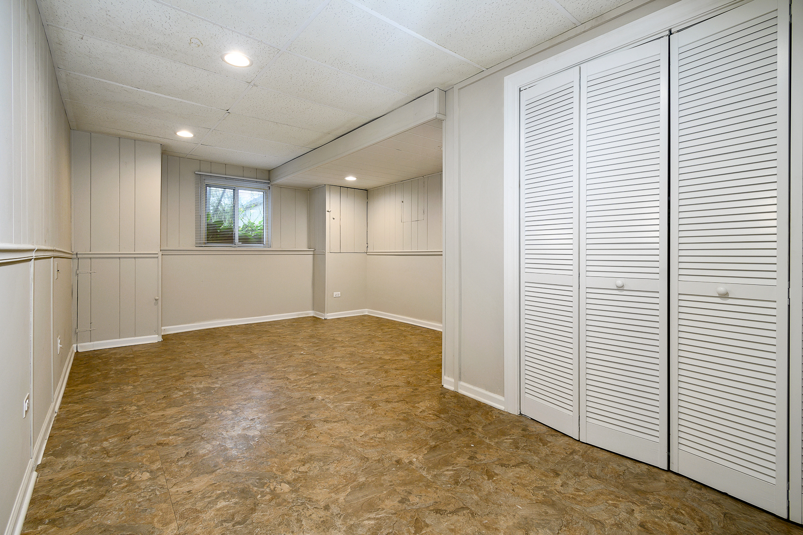 235 West Hickory Road Lombard, IL 60148 - Photo 17 of 23 a view of empty room