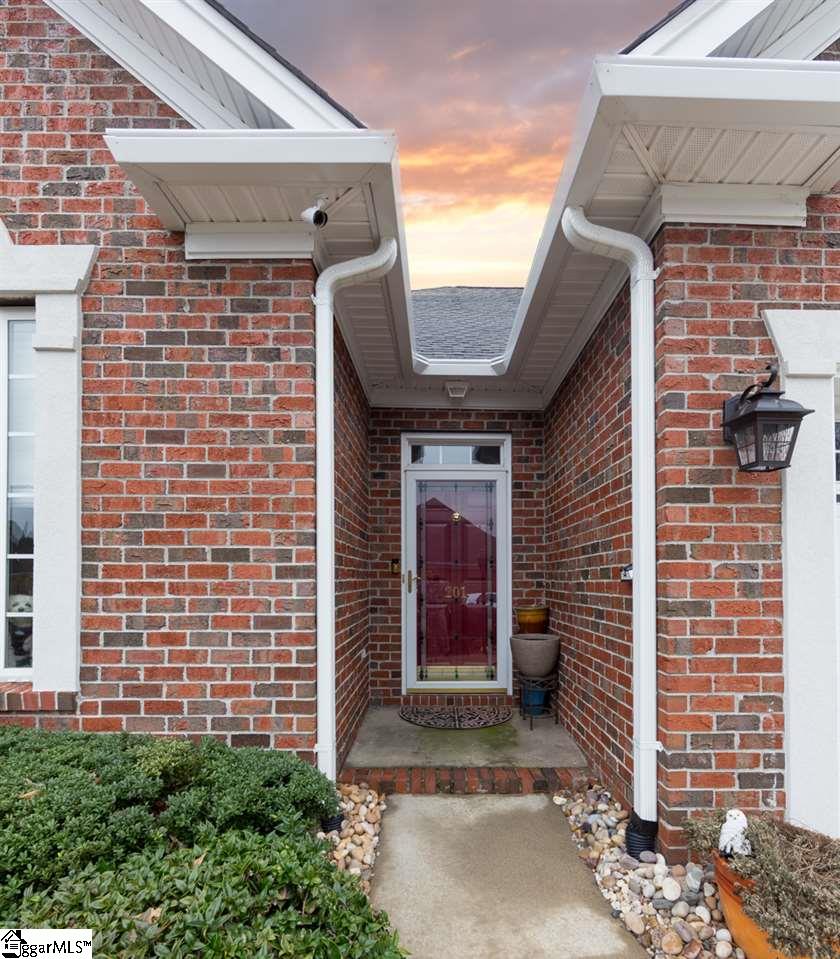 201 Lansfair Way Greenville, SC 29607 - Photo 2 of 36 Gallery Image 2