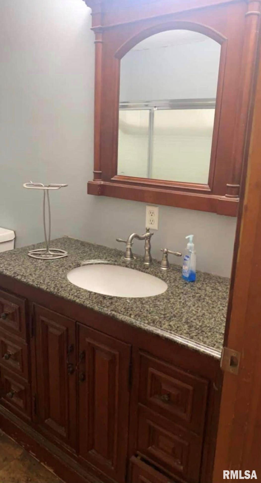 131 Prairie Greenfield, IL 62044 - Photo 9 of 13 Gallery Image 9