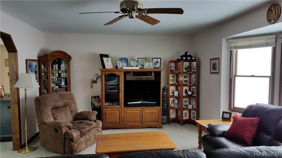 6480 Byron Road Howell, MI 48855 - Photo 15 of 30 Family Room