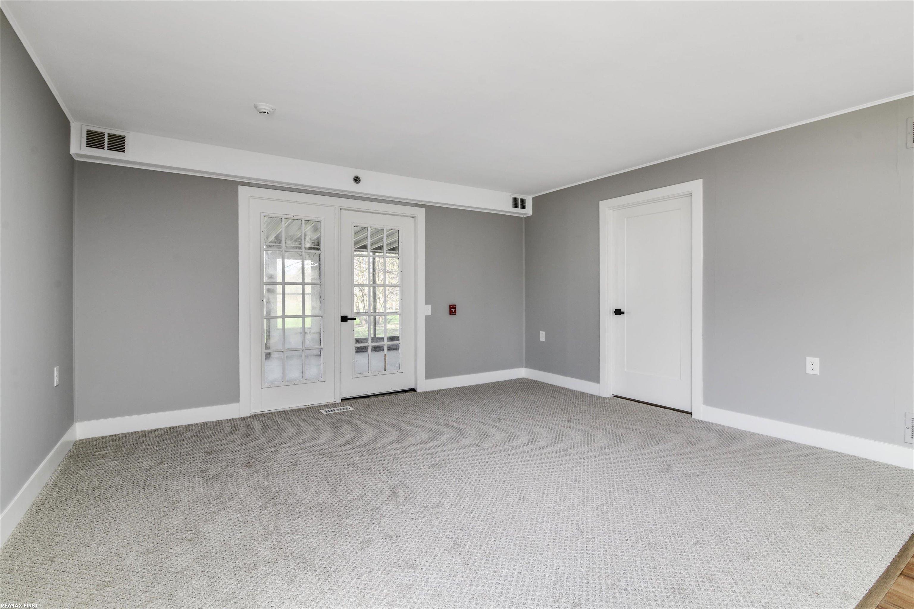 56595 Omo Road Macomb, MI 48042 - Photo 16 of 27