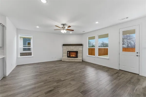 $374,900 | 1253 Sabine River Lane, Springtown, TX 76082