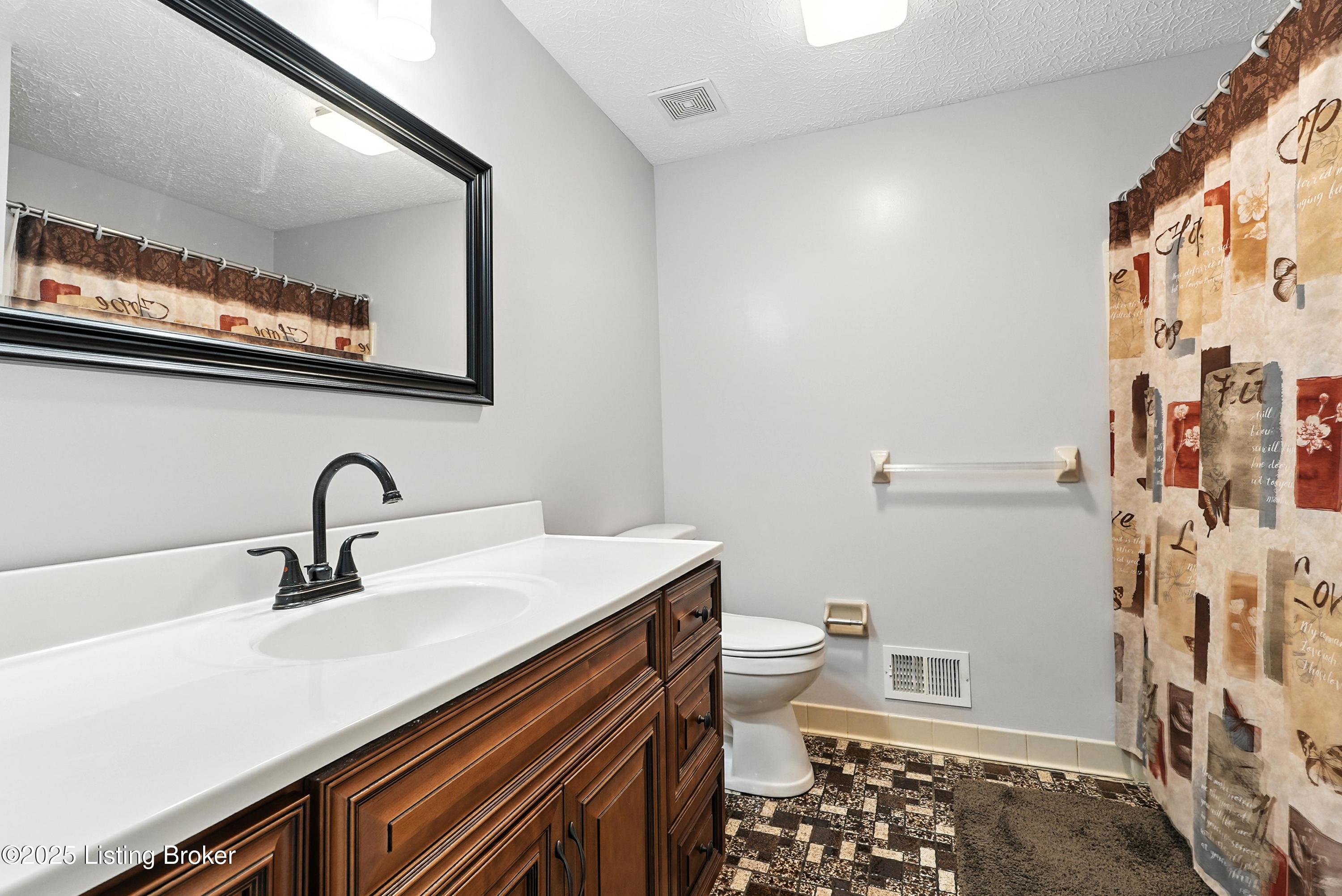 116 Mill Run Road Shepherdsville, KY 40165 - Photo 23 of 35 26_116millrun_louisvillerealestatemedia_