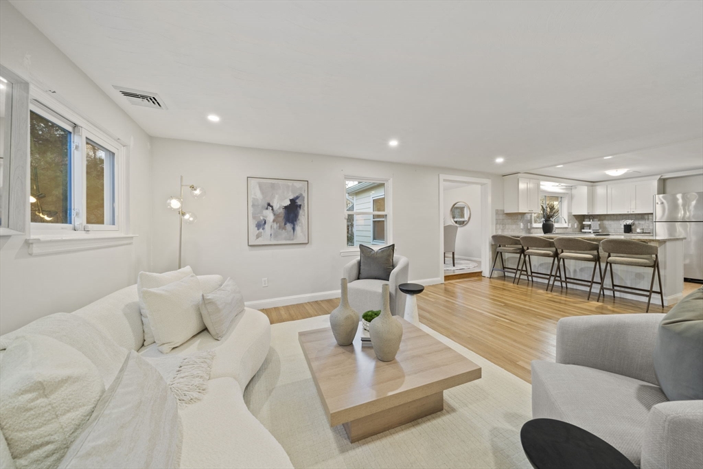 52 Heatherland Road Newton, MA 02461 - Photo 4 of 23