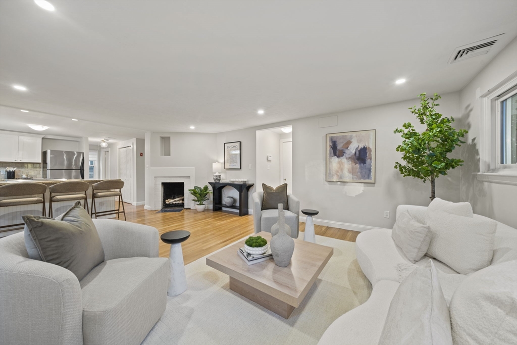 52 Heatherland Road Newton, MA 02461 - Photo 5 of 23