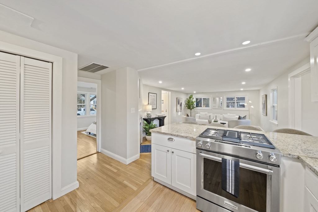 52 Heatherland Road Newton, MA 02461 - Photo 7 of 23