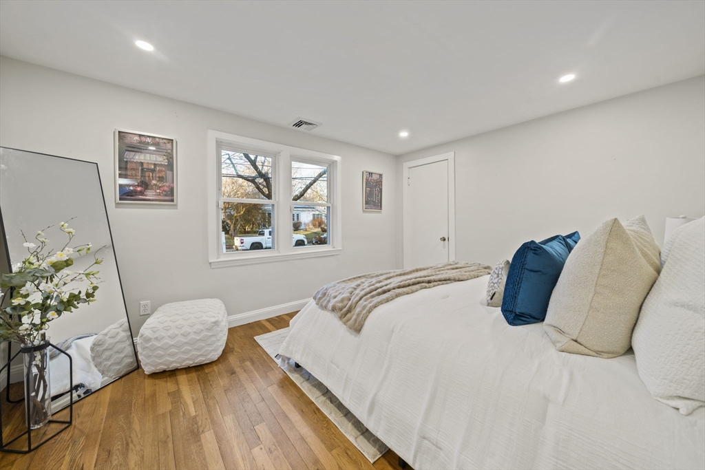 52 Heatherland Road Newton, MA 02461 - Photo 9 of 23