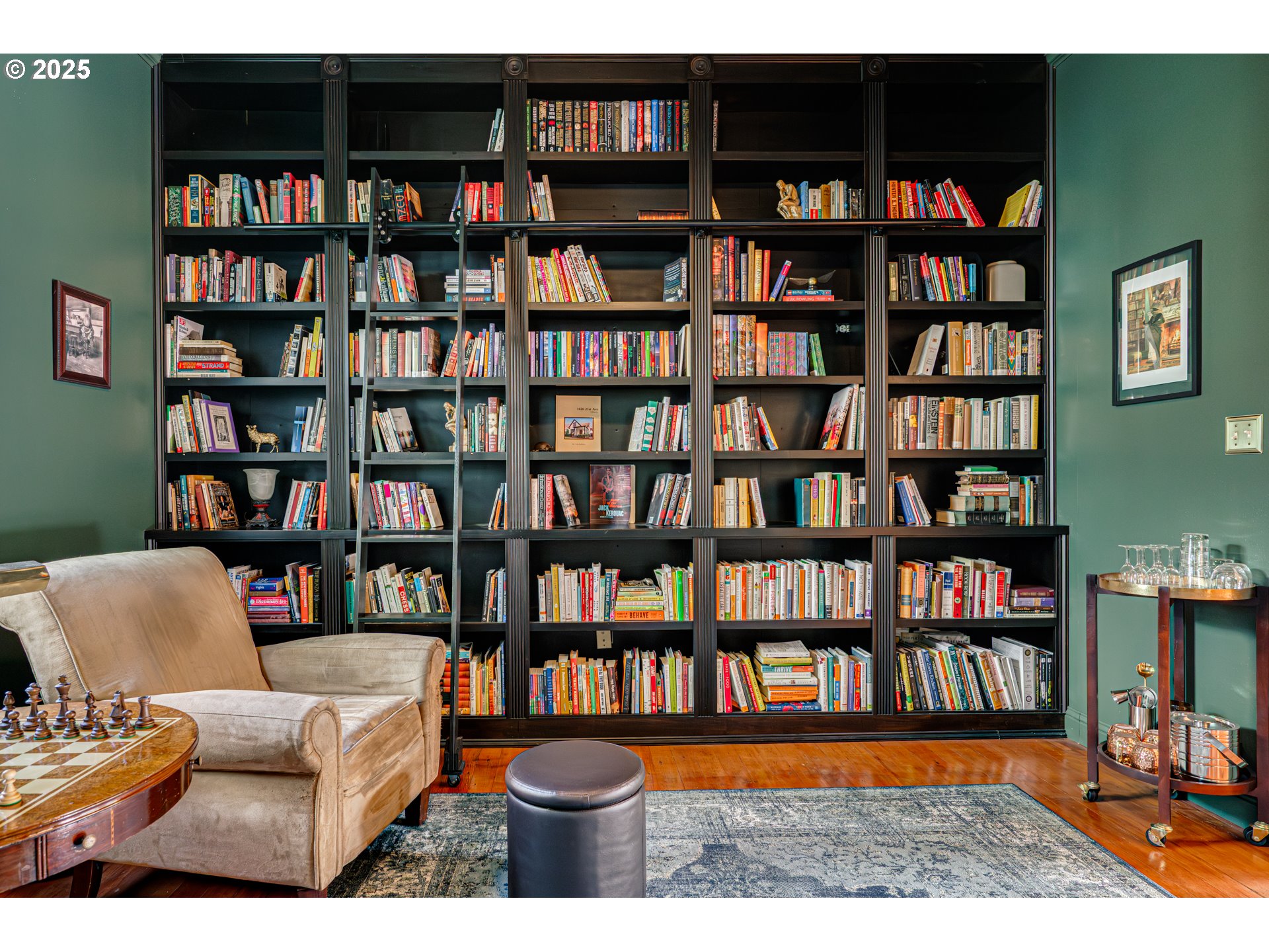 1626 21st Avenue Longview, WA 98632 - Photo 19 of 42 a living room with a book shelf and a book shelf