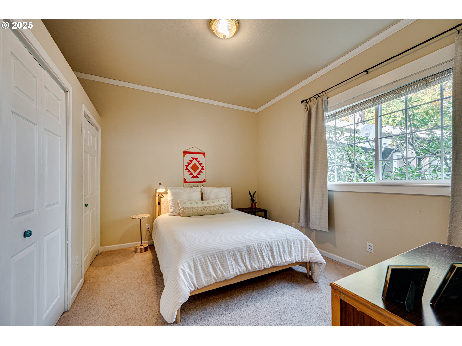 1626 21st Avenue Longview, WA 98632 - Photo 20 of 42 a bedroom with a bed and a large window