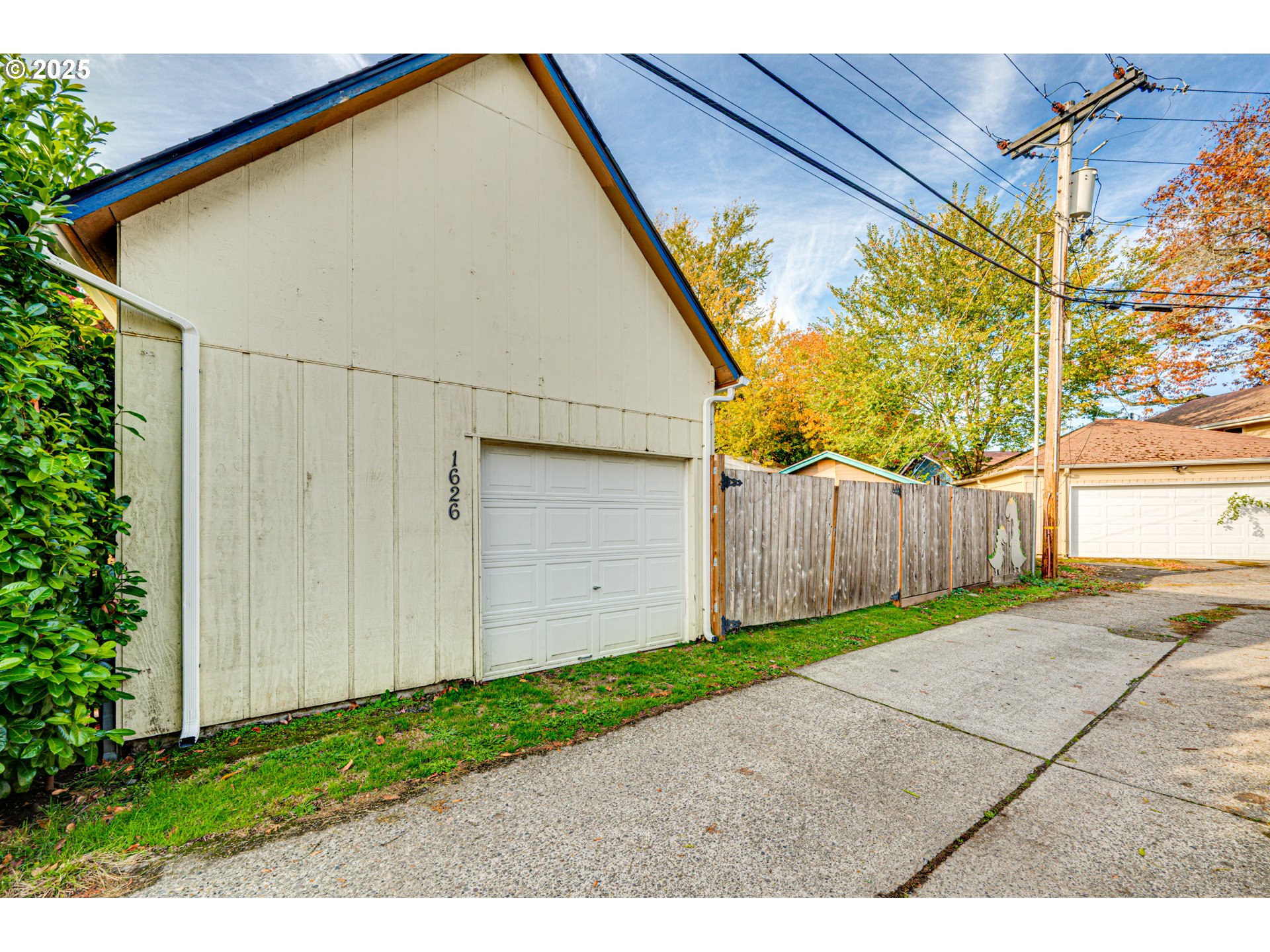 1626 21st Avenue Longview, WA 98632 - Photo 39 of 42 a view of backyard of house